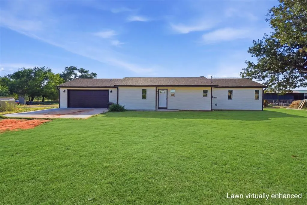 Photo 2 — 801 N Terrace Avenue, Sayre, OK 73662