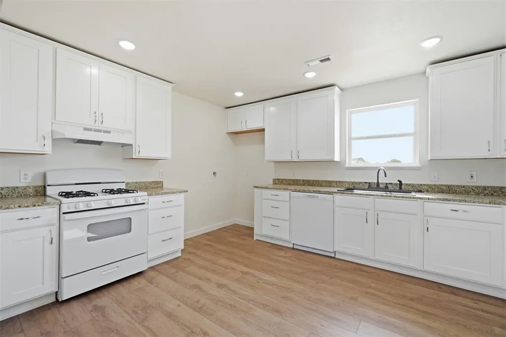 Photo 11 — 801 N Terrace Avenue, Sayre, OK 73662
