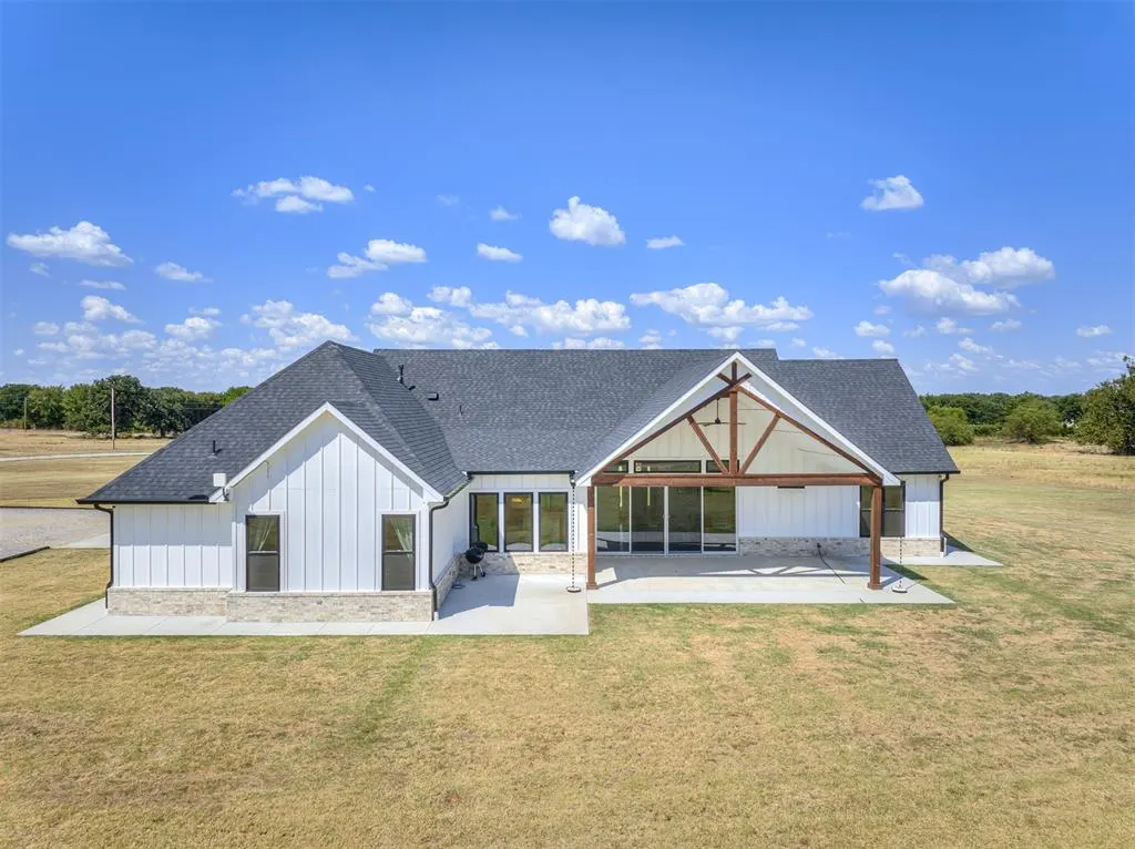 Photo 2 — 1598 Meridian Road, Ardmore, OK 73401