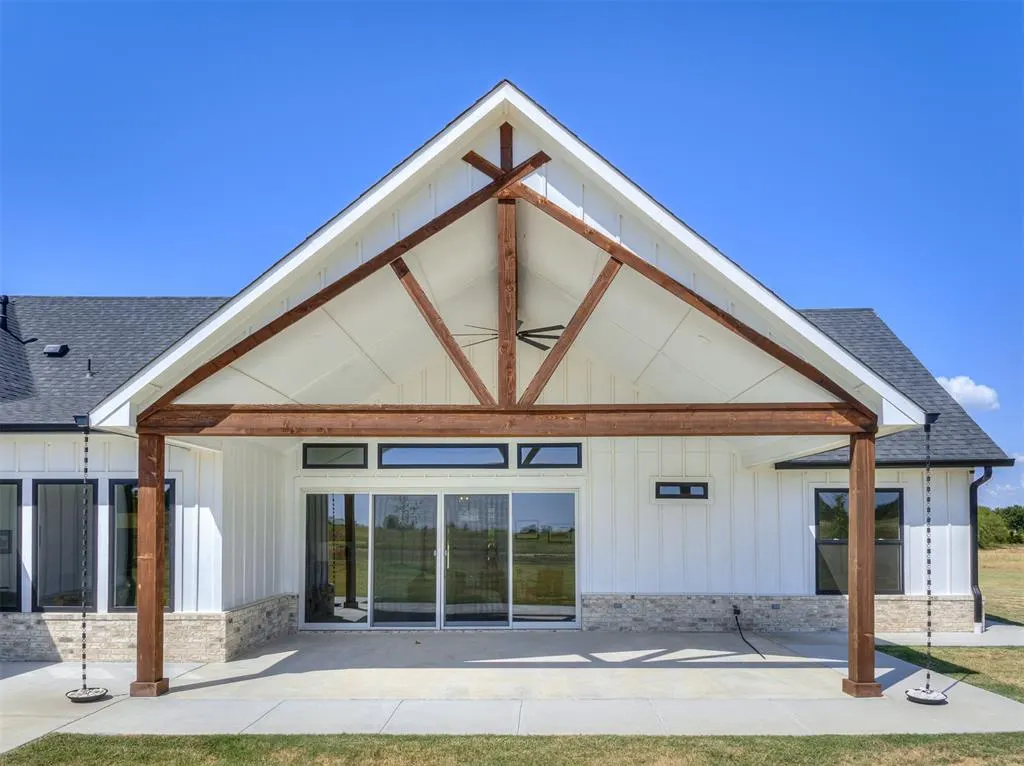 Photo 3 — 1598 Meridian Road, Ardmore, OK 73401