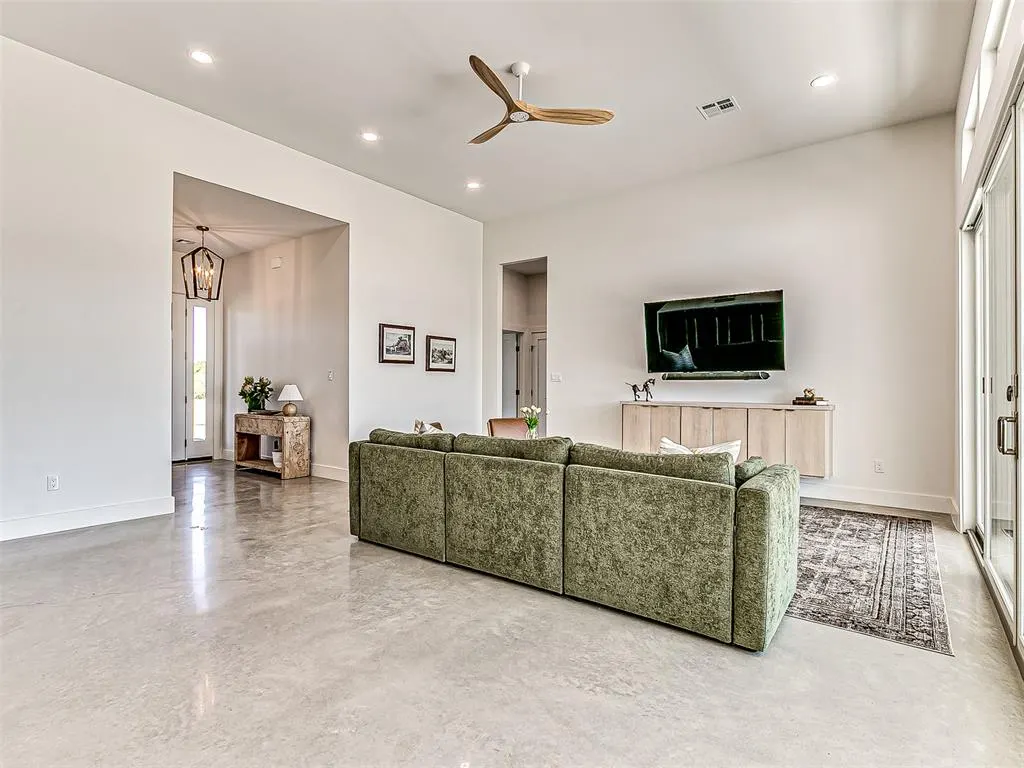 Photo 12 — 1598 Meridian Road, Ardmore, OK 73401
