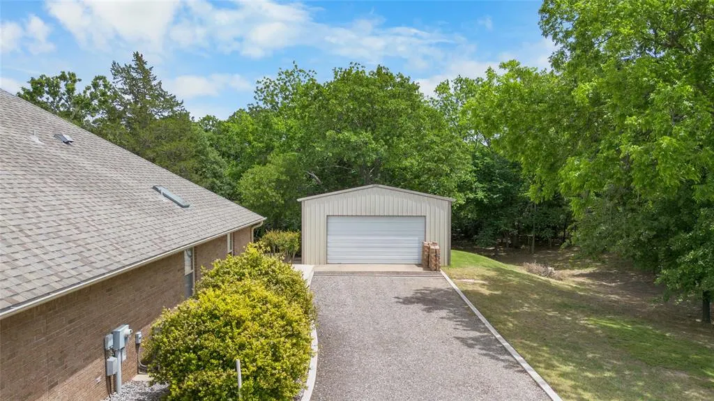 Photo 2 — 44743 Kingsbury Lane, Shawnee, OK 74801