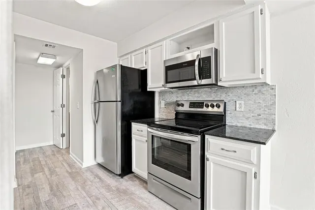 Photo 5 — 11423 Springhollow Road 1204, Oklahoma City, OK 73120