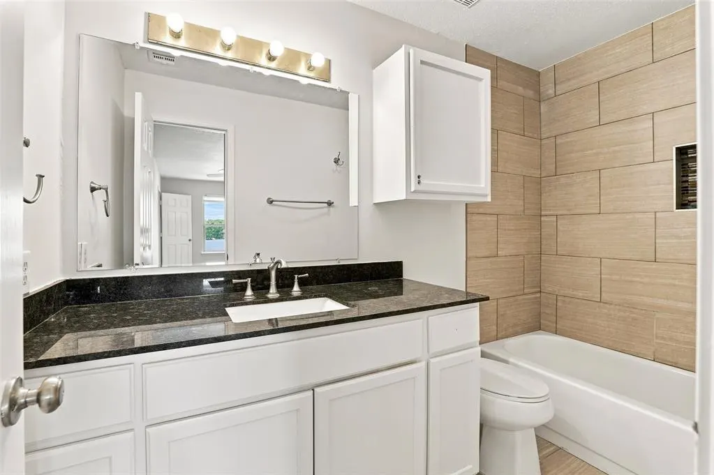 Photo 16 — 11423 Springhollow Road 1204, Oklahoma City, OK 73120