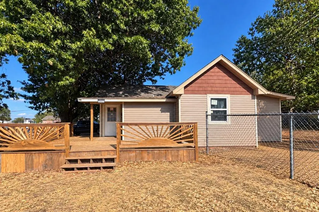 Front exterior — 1501 S 6th Street, Chickasha, OK 73018