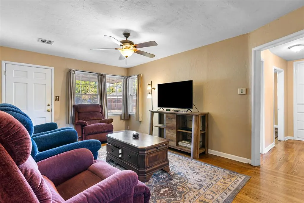 Photo 4 — 7014 NW 44th Street, Bethany, OK 73008