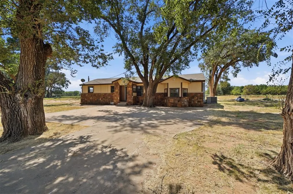 Front exterior — 15801 S County Road 2064 Road, Altus, OK 73521