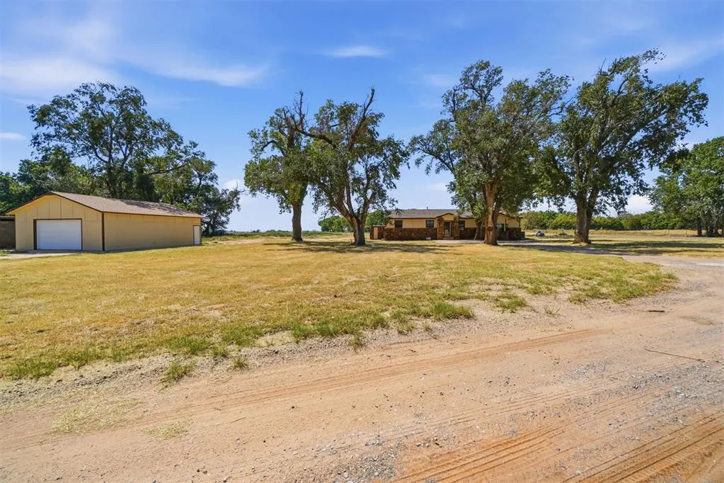 Photo 2 — 15801 S County Road 2064 Road, Altus, OK 73521