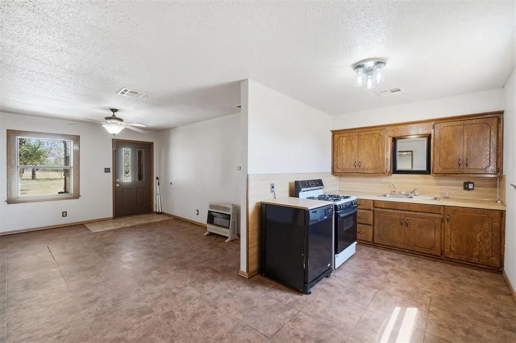 Photo 15 — 15801 S County Road 2064 Road, Altus, OK 73521