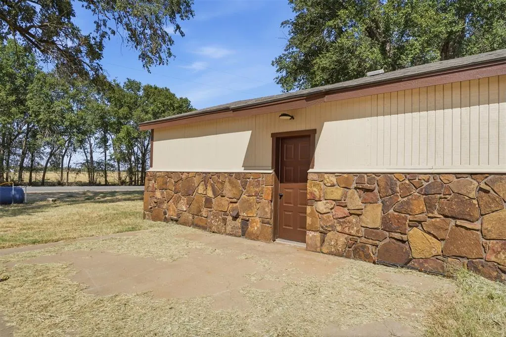 Photo 31 — 15801 S County Road 2064 Road, Altus, OK 73521
