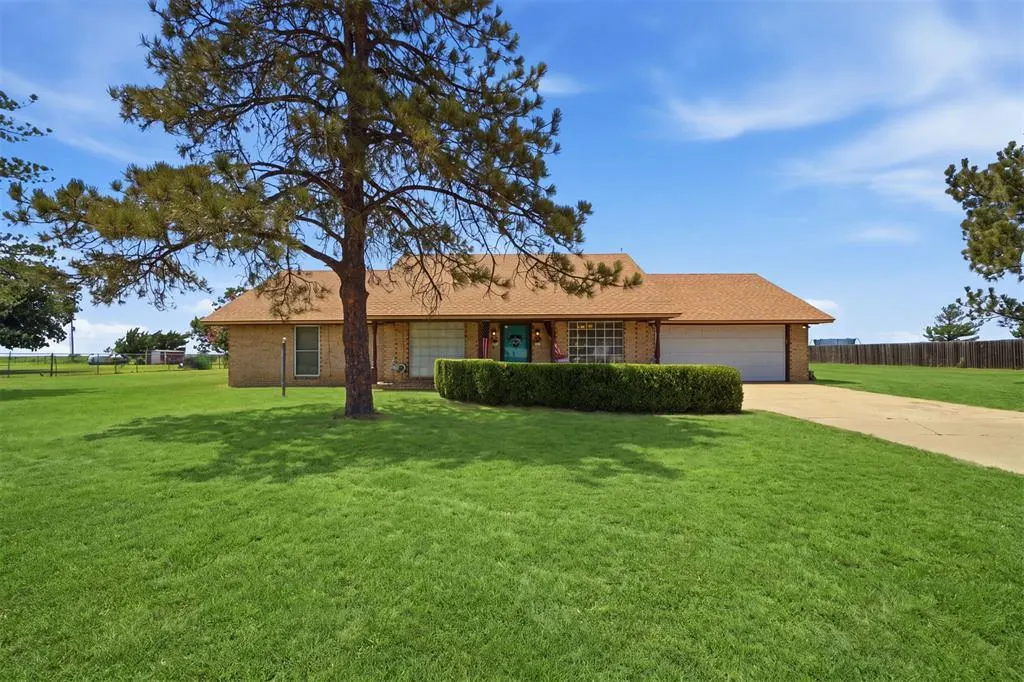 Front exterior — 20423 E County Road 1567 Road, Altus, OK 73521