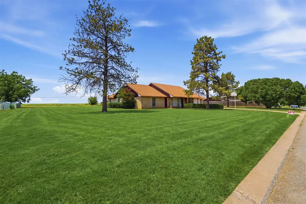Photo 3 — 20423 E County Road 1567 Road, Altus, OK 73521