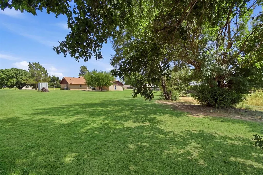 Photo 5 — 20423 E County Road 1567 Road, Altus, OK 73521
