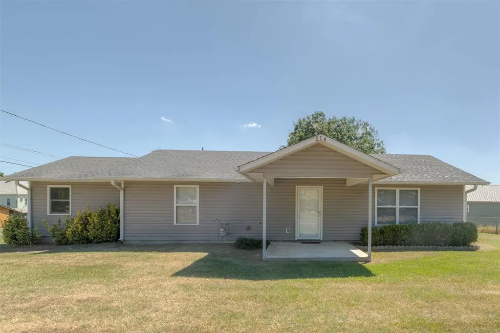 Front exterior — 216 SW 4th Street, Checotah, OK 74426