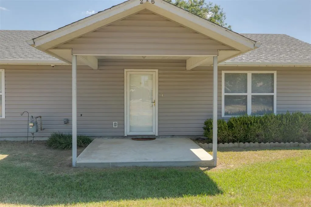 Photo 2 — 216 SW 4th Street, Checotah, OK 74426