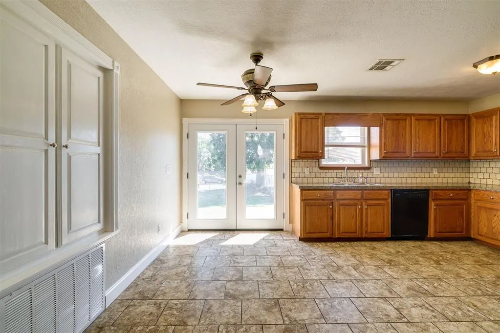 Photo 13 — 216 SW 4th Street, Checotah, OK 74426