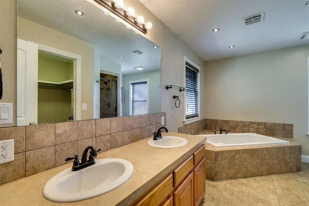 Photo 26 — 216 SW 4th Street, Checotah, OK 74426