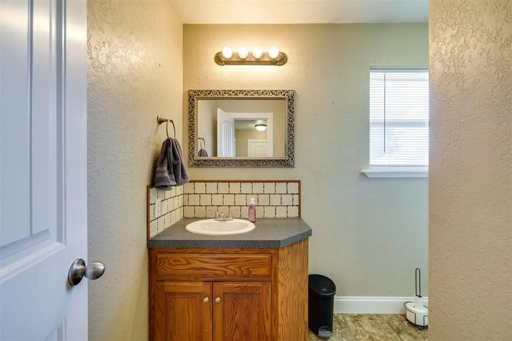 Photo 34 — 216 SW 4th Street, Checotah, OK 74426