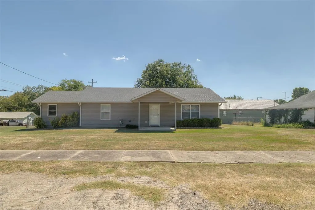 Photo 47 — 216 SW 4th Street, Checotah, OK 74426