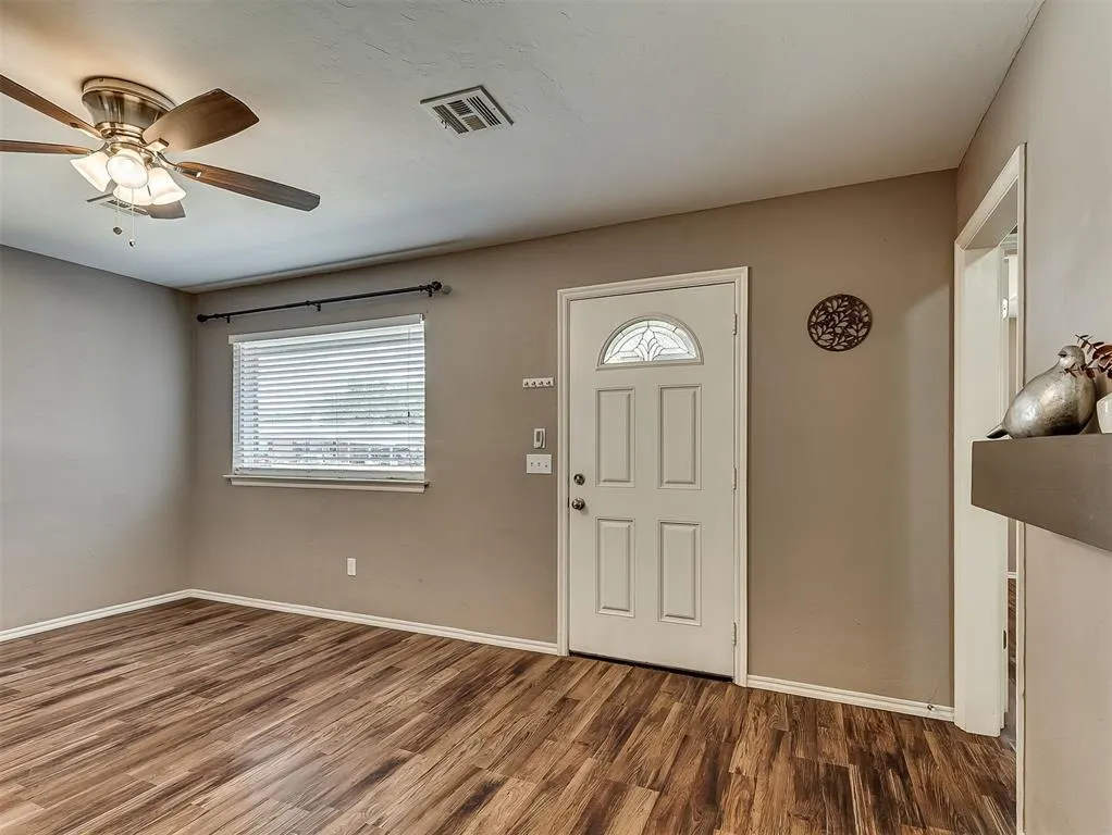 Photo 3 — 220 S Irving Drive, Moore, OK 73160