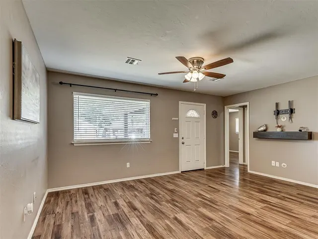 Photo 6 — 220 S Irving Drive, Moore, OK 73160