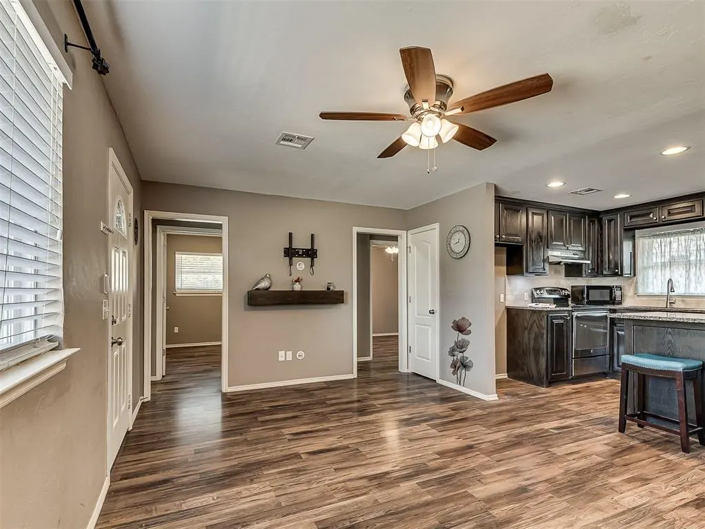 Photo 7 — 220 S Irving Drive, Moore, OK 73160