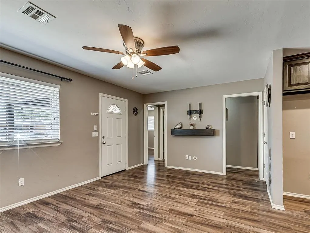 Photo 9 — 220 S Irving Drive, Moore, OK 73160