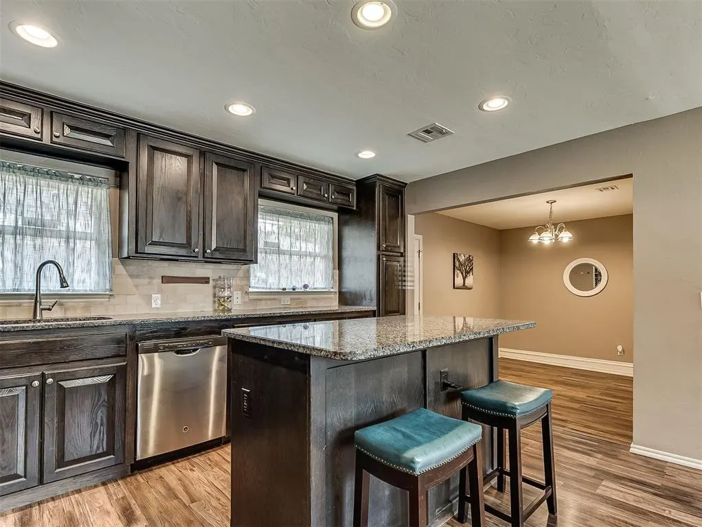 Photo 12 — 220 S Irving Drive, Moore, OK 73160
