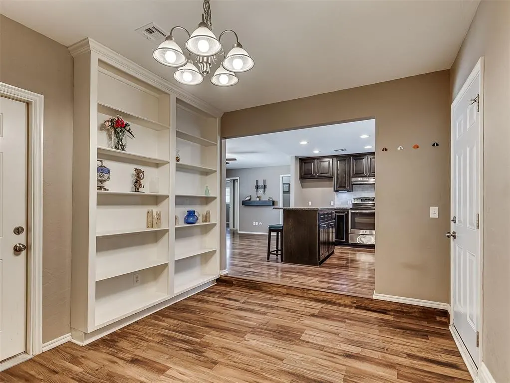 Photo 19 — 220 S Irving Drive, Moore, OK 73160