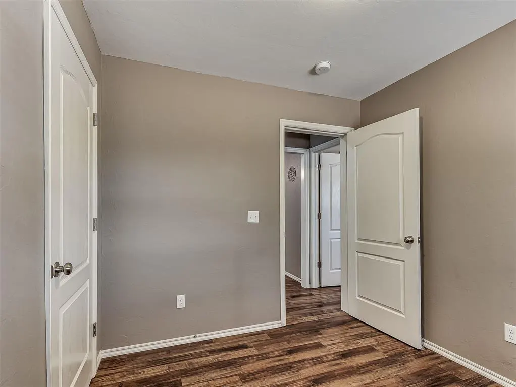 Photo 24 — 220 S Irving Drive, Moore, OK 73160