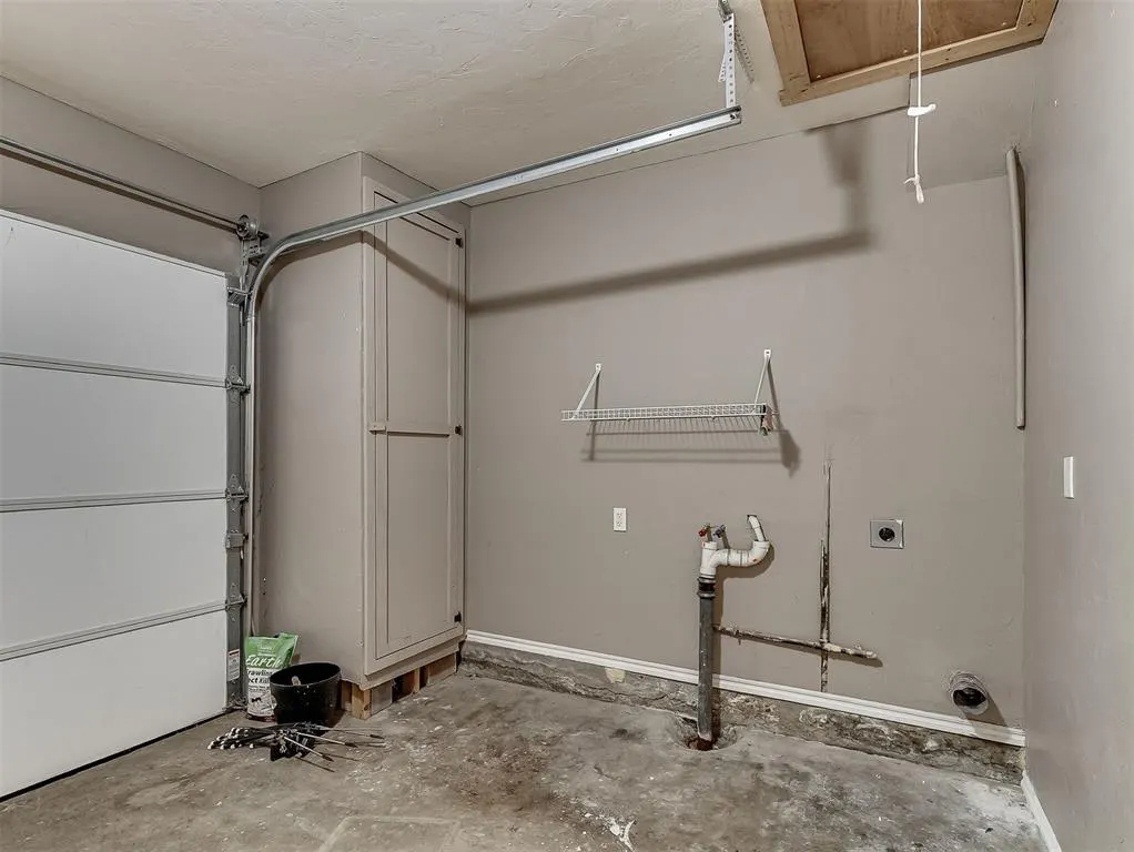 Photo 28 — 220 S Irving Drive, Moore, OK 73160