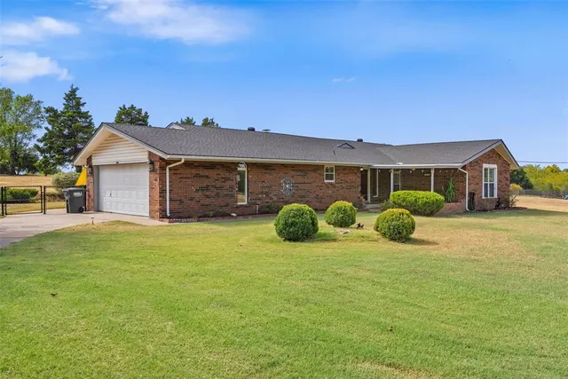 Photo 2 — 21480 N Heidi Drive, Edmond, OK 73012