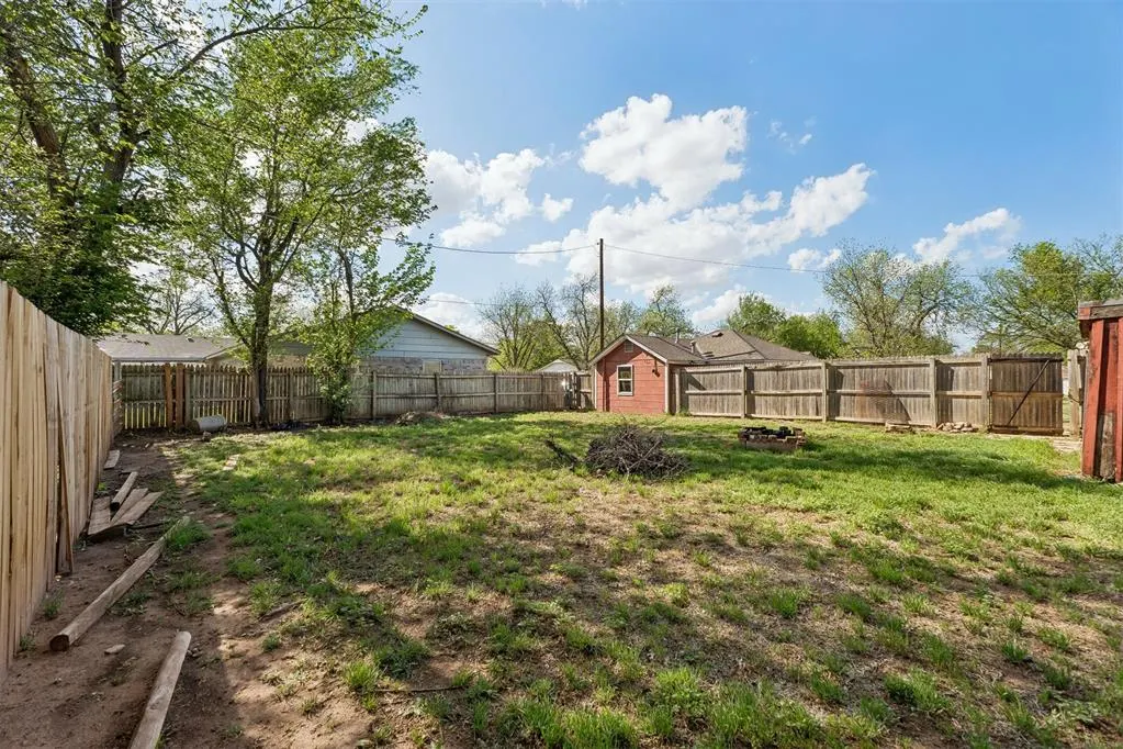Photo 42 — 802 S 14th Street, Chickasha, OK 73018
