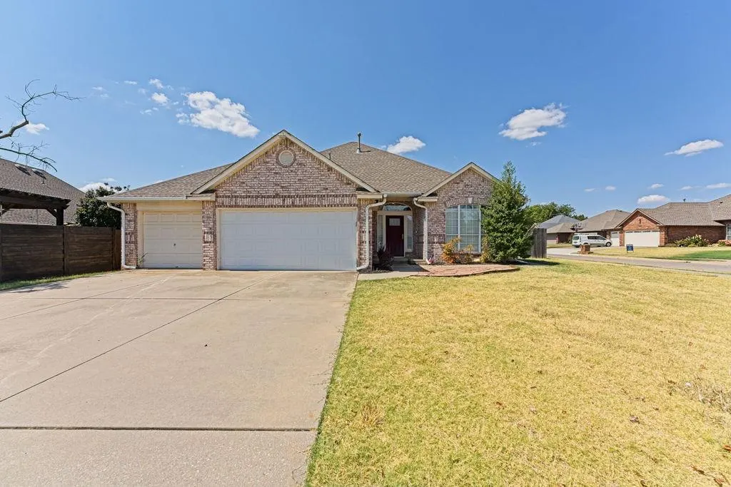 Photo 3 — 9301 S Barnes Avenue, Oklahoma City, OK 73159