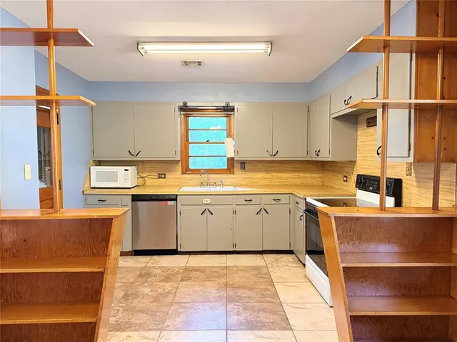Photo 7 — 503 N Ford Avenue, Stroud, OK 74079