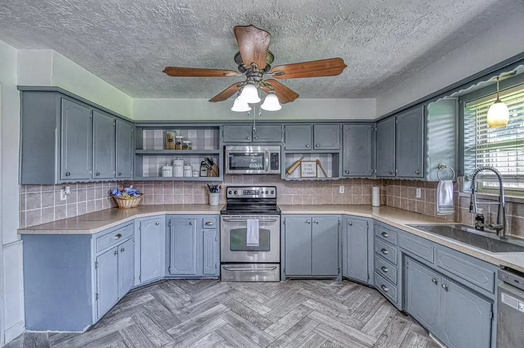 Front exterior — 2225 W Country Club Road, Chickasha, OK 73018
