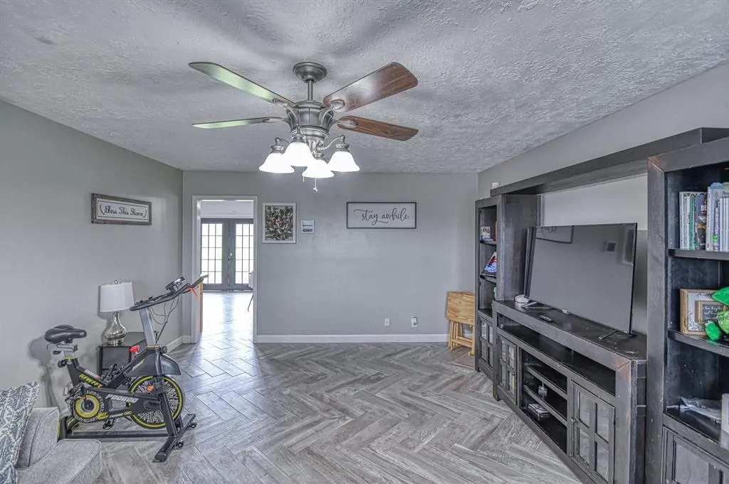 Photo 5 — 2225 W Country Club Road, Chickasha, OK 73018
