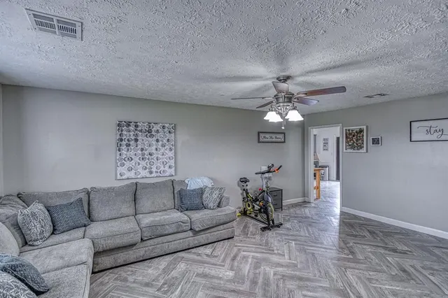 Photo 6 — 2225 W Country Club Road, Chickasha, OK 73018