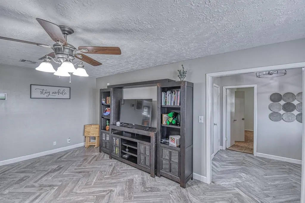 Photo 7 — 2225 W Country Club Road, Chickasha, OK 73018