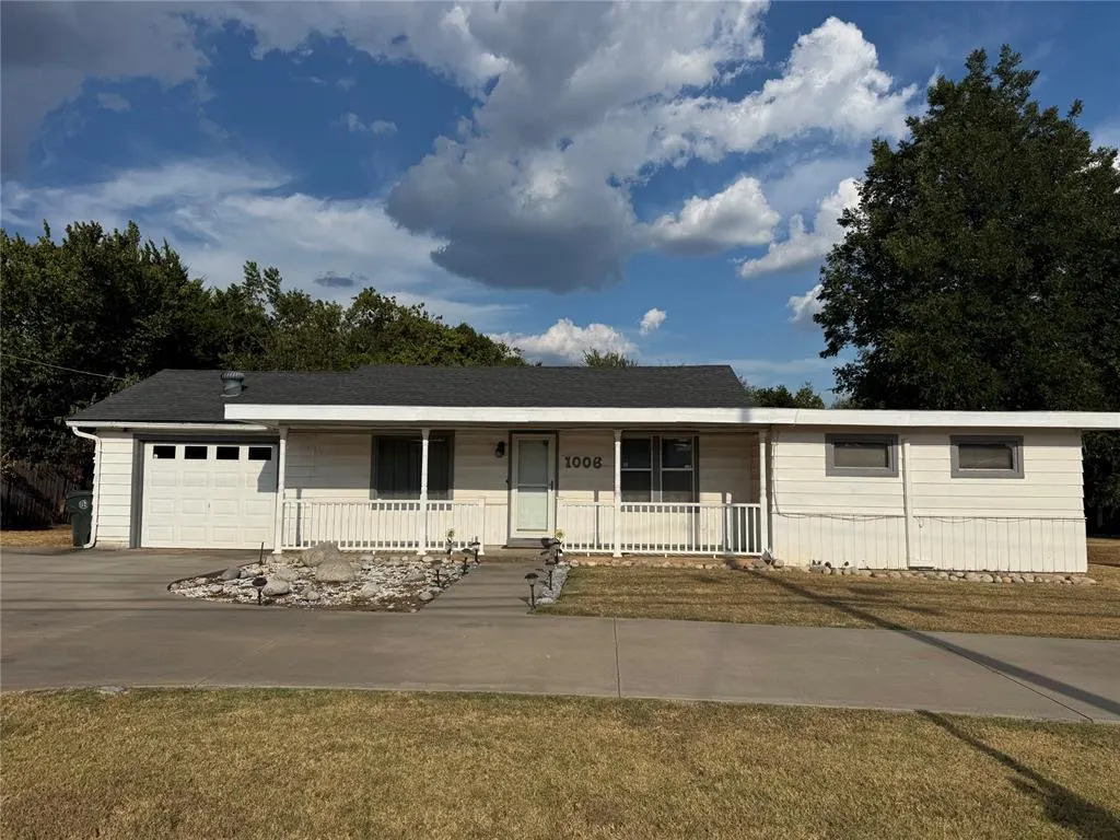 Front exterior — 1006 N Douglas Boulevard, Oklahoma City, OK 73130
