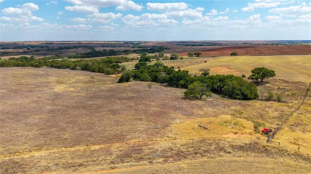 Photo 5 — 23165 E 1020 Road, Clinton, OK 73601