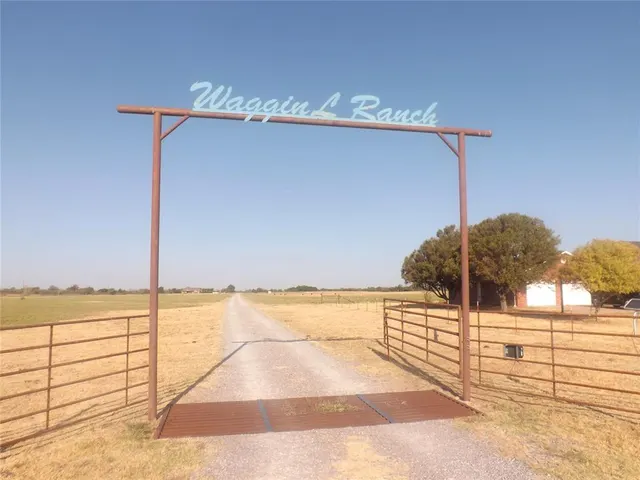 Photo 2 — 15968 S County Road 209 Road, Altus, OK 73521