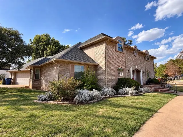 Photo 3 — 116 Caulder Drive, Chickasha, OK 73018