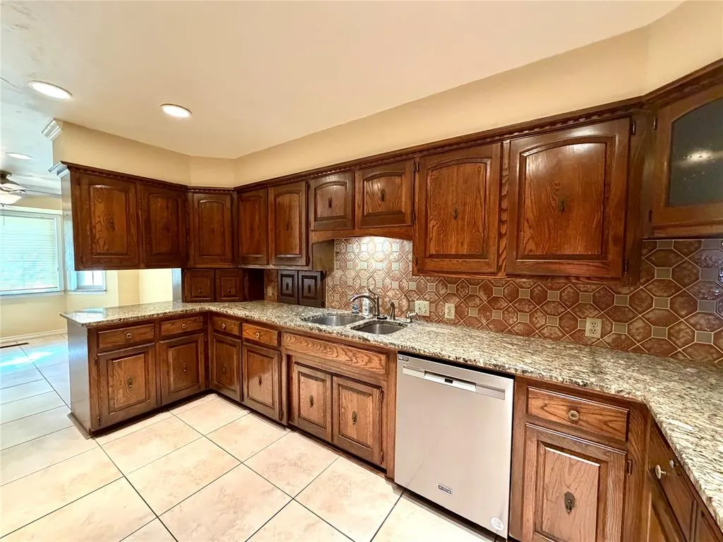 Photo 10 — 116 Caulder Drive, Chickasha, OK 73018