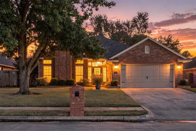Front exterior — 112 Kings Court, Edmond, OK 73013