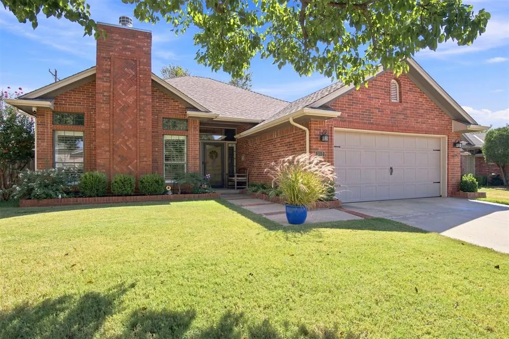 Photo 2 — 112 Kings Court, Edmond, OK 73013