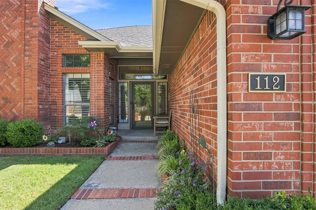 Photo 3 — 112 Kings Court, Edmond, OK 73013