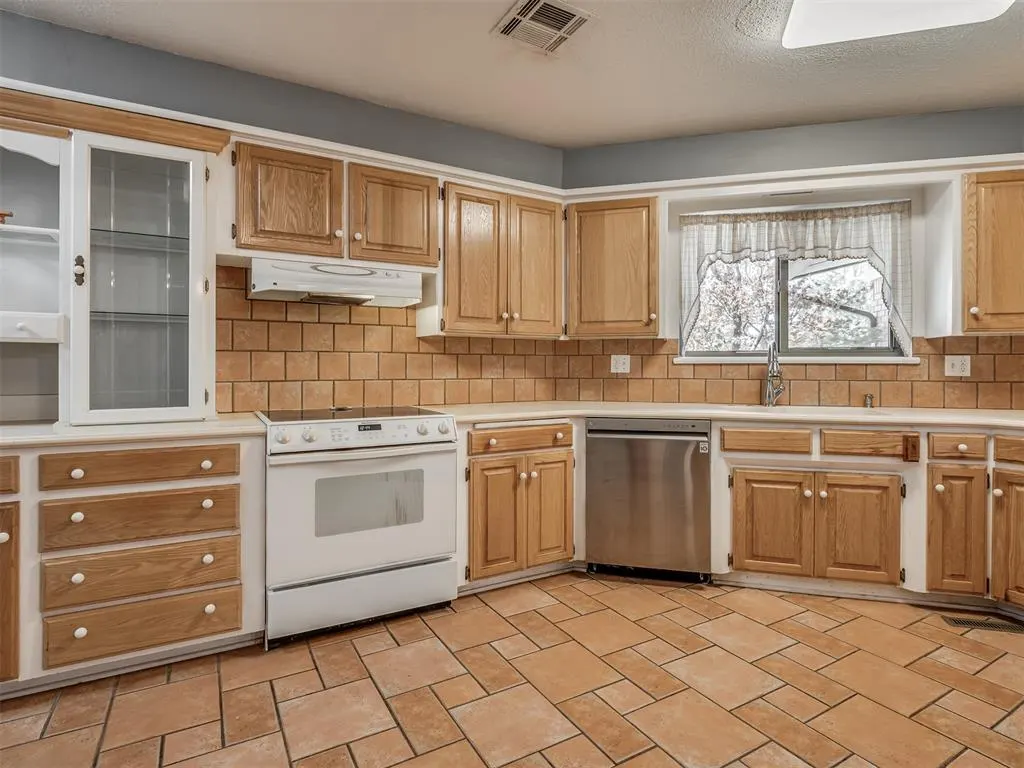 Photo 13 — 4601 NW 57th Street, Oklahoma City, OK 73122