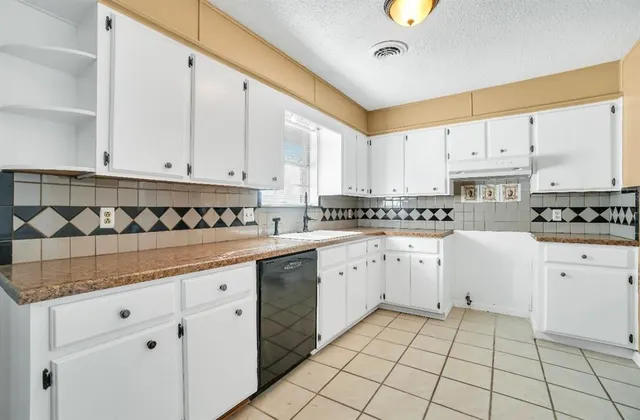 Photo 7 — 932 Hazel Street, Altus, OK 73521