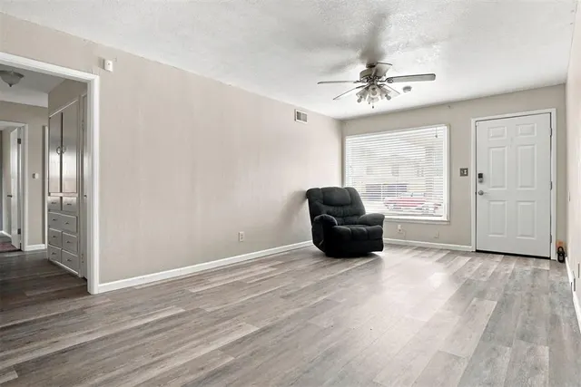Photo 4 — 209 W Glenhaven Drive, Oklahoma City, OK 73110